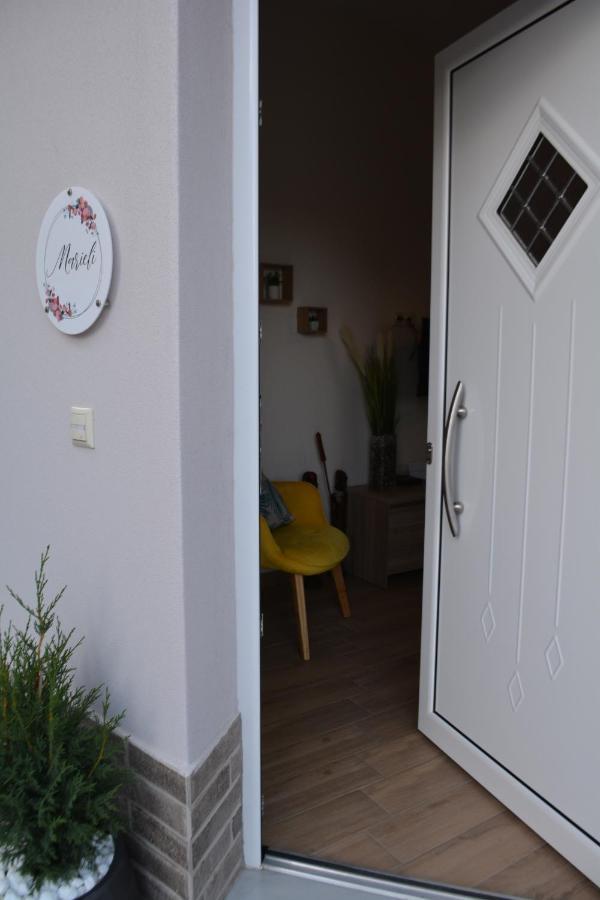 Marieli Apartment Perama  Екстериор снимка